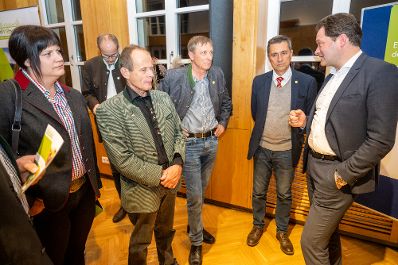 In K&auml;rnten diskutierte Bundesminister Norbert Totschnig mit Landesrat Martin Gruber, Landwirtschaftskammer K&auml;rnten Pr&auml;sident Siegfried Huber und Interessierten &uuml;ber die Inhalte der neuen GAP sowie die Sicherstellung der Versorgungssicherheit.