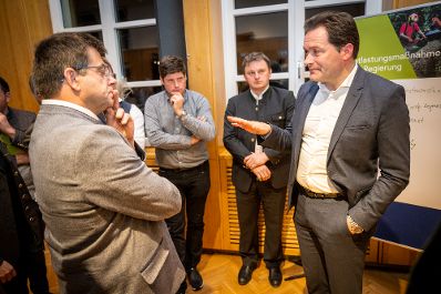 In K&auml;rnten diskutierte Bundesminister Norbert Totschnig mit Landesrat Martin Gruber, Landwirtschaftskammer K&auml;rnten Pr&auml;sident Siegfried Huber und Interessierten &uuml;ber die Inhalte der neuen GAP sowie die Sicherstellung der Versorgungssicherheit.
