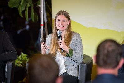 In Nieder&ouml;sterreich diskutierte Landwirtschaftsminister Norbert Totschnig mit dem Pr&auml;sidenten der Landwirtschaftskammer Nieder&ouml;sterreich, Johannes Schmuckenschlager, dem Obmann des Landwirtschaftsausschusses im Nationalrat, Georg Strasser, und Interessierten &uuml;ber aktuelle agrarische Themen.