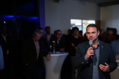 Im Rahmen seiner Versorgungssicherheitstour diskutierte Bundesminister Norbert Totschnig mit Landwirtschaftskammer Wien Pr&auml;sident Franz Windisch und Interessierten &uuml;ber die neue GAP ab 2023 und die Sicherstellung der Versorgungssicherheit.