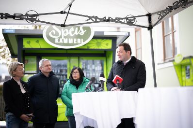 Herr Bundesminister Norbert Totschnig besuchte den REGIOmat 24/7 im Gemeindeamt der Gemeinde St. Barbara im M&uuml;rztal.