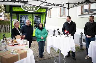 Herr Bundesminister Norbert Totschnig besuchte den REGIOmat 24/7 im Gemeindeamt der Gemeinde St. Barbara im M&uuml;rztal.