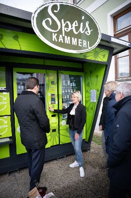 Herr Bundesminister Norbert Totschnig besuchte den REGIOmat 24/7 im Gemeindeamt der Gemeinde St. Barbara im M&uuml;rztal.