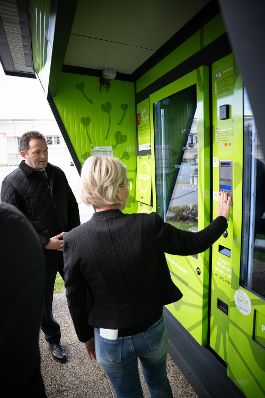 Herr Bundesminister Norbert Totschnig besuchte den REGIOmat 24/7 im Gemeindeamt der Gemeinde St. Barbara im M&uuml;rztal.