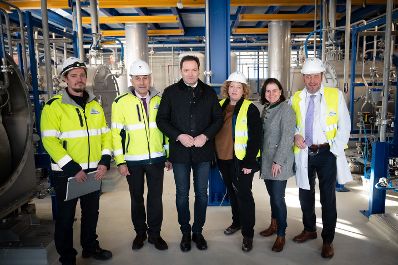 Am 7. Februar 2023 besuchte Herr Bundesminister Totschnig die Salinen Austria AG und bekam hierbei spannende Eindr&uuml;ck rund um die Salzproduktion.
