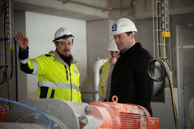 Am 7. Februar 2023 besuchte Herr Bundesminister Totschnig die Salinen Austria AG und bekam hierbei spannende Eindr&uuml;ck rund um die Salzproduktion.