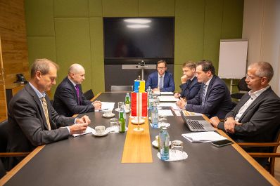 Zu einem Gespr&auml;ch lud Herr Bundesminister Norbert Totschnig den ukrainische Botschafter Dr. Vasyl Khymynets in das Regierungsgeb&auml;ude am Stubenring ein.