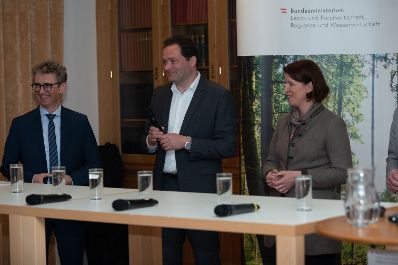 Die Bundesschutzwaldplattform 2023 ist die j&auml;hrliche Leitveranstaltung des von der Bundesregierung initiierten Aktionsprogramm &quot;Wald sch&uuml;tzt uns!&quot;. Herr Bundesminister Totschnig er&ouml;ffnete die Bundesschutzwaldplattform und nahm an der Podiumsdiskussion teil.