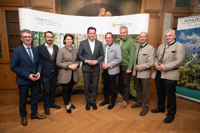 Die Bundesschutzwaldplattform 2023 ist die j&auml;hrliche Leitveranstaltung des von der Bundesregierung initiierten Aktionsprogramm &quot;Wald sch&uuml;tzt uns!&quot;. Herr Bundesminister Totschnig er&ouml;ffnete die Bundesschutzwaldplattform und nahm an der Podiumsdiskussion teil.