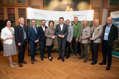Die Bundesschutzwaldplattform 2023 ist die j&auml;hrliche Leitveranstaltung des von der Bundesregierung initiierten Aktionsprogramm &quot;Wald sch&uuml;tzt uns!&quot;. Herr Bundesminister Totschnig er&ouml;ffnete die Bundesschutzwaldplattform und nahm an der Podiumsdiskussion teil.
