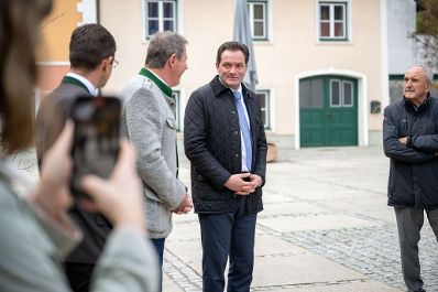 Im Rahmen der RegionIMpuls-Tour besuchte Bundesminister Norbert Totschnig die Burgstadt Griffen um sich einen Eindruck &uuml;ber den Ortskern zu machen.
