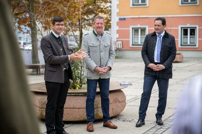Im Rahmen der RegionIMpuls-Tour besuchte Bundesminister Norbert Totschnig die Burgstadt Griffen um sich einen Eindruck &uuml;ber den Ortskern zu machen.