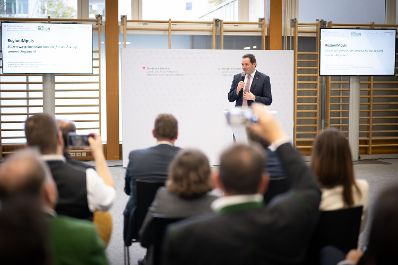 Im Rahmen der RegionIMpuls-Tour besuchte Herr Bundesminister Norbert Totschnig die HLA und HBLA Bruck in der Steiermark.
