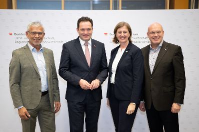 Im Rahmen der RegionIMpuls-Tour besuchte Herr Bundesminister Norbert Totschnig die HLA und HBLA Bruck in der Steiermark.
