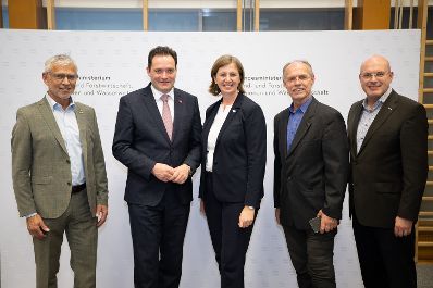Im Rahmen der RegionIMpuls-Tour besuchte Herr Bundesminister Norbert Totschnig die HLA und HBLA Bruck in der Steiermark.
