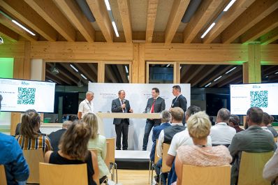 F&uuml;r den ersten Stopp der RegionIMpuls-Tour ging es f&uuml;r den Herrn Bundesminister Norbert Totschnig nach Tirol.