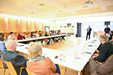 Als letzte Station der RegionIMpuls-Tour besuchte Herr Bundesminister Totschnig die HBLA St. Florian Fernbach in Ober&ouml;sterreich.