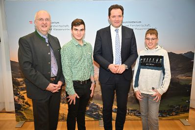 Als letzte Station der RegionIMpuls-Tour besuchte Herr Bundesminister Totschnig die HBLA St. Florian Fernbach in Ober&ouml;sterreich.