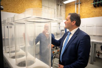 Herr Bundesminister Norbert Totschnig besuchte das Landesfischereizentrum in Vorarlberg am Bodensee.