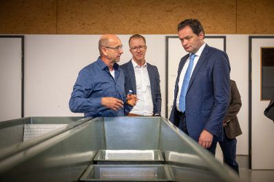 Herr Bundesminister Norbert Totschnig besuchte das Landesfischereizentrum in Vorarlberg am Bodensee.