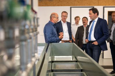 Herr Bundesminister Norbert Totschnig besuchte das Landesfischereizentrum in Vorarlberg am Bodensee.