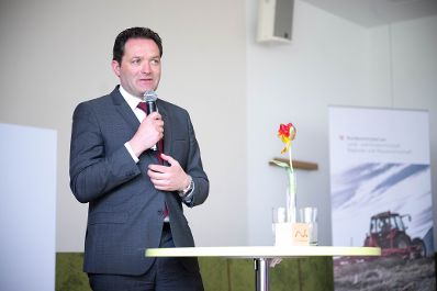Am Europa-Sch&uuml;lerInnen-Tag in der Hochschule f&uuml;r Agrar- und Umweltp&auml;dagogik besuchte Herr Bundesminister Totschnig die Veranstaltung Die Sch&uuml;lerinnen und Sch&uuml;ler verschiedenster Schulen hatten die M&ouml;glichkeit dem Bundesminister fragen zu stellen, welche er auch direkt beantwortete.