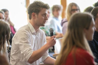 Am Europa-Sch&uuml;lerInnen-Tag in der Hochschule f&uuml;r Agrar- und Umweltp&auml;dagogik besuchte Herr Bundesminister Totschnig die Veranstaltung Die Sch&uuml;lerinnen und Sch&uuml;ler verschiedenster Schulen hatten die M&ouml;glichkeit dem Bundesminister fragen zu stellen, welche er auch direkt beantwortete.