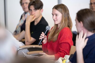 Am Europa-Sch&uuml;lerInnen-Tag in der Hochschule f&uuml;r Agrar- und Umweltp&auml;dagogik besuchte Herr Bundesminister Totschnig die Veranstaltung Die Sch&uuml;lerinnen und Sch&uuml;ler verschiedenster Schulen hatten die M&ouml;glichkeit dem Bundesminister fragen zu stellen, welche er auch direkt beantwortete.