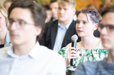 Am Europa-Sch&uuml;lerInnen-Tag in der Hochschule f&uuml;r Agrar- und Umweltp&auml;dagogik besuchte Herr Bundesminister Totschnig die Veranstaltung Die Sch&uuml;lerinnen und Sch&uuml;ler verschiedenster Schulen hatten die M&ouml;glichkeit dem Bundesminister fragen zu stellen, welche er auch direkt beantwortete.