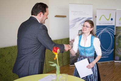 Am Europa-Sch&uuml;lerInnen-Tag in der Hochschule f&uuml;r Agrar- und Umweltp&auml;dagogik besuchte Herr Bundesminister Totschnig die Veranstaltung Die Sch&uuml;lerinnen und Sch&uuml;ler verschiedenster Schulen hatten die M&ouml;glichkeit dem Bundesminister fragen zu stellen, welche er auch direkt beantwortete.