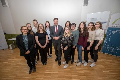 Am Europa-Sch&uuml;lerInnen-Tag in der Hochschule f&uuml;r Agrar- und Umweltp&auml;dagogik besuchte Herr Bundesminister Totschnig die Veranstaltung Die Sch&uuml;lerinnen und Sch&uuml;ler verschiedenster Schulen hatten die M&ouml;glichkeit dem Bundesminister fragen zu stellen, welche er auch direkt beantwortete.