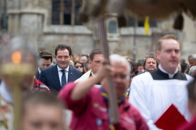 Am 8. Juni 2023 fand das Fronleichnamsfest im Stephansdom in Wien statt. Herr Bundesminister Norbert Totschnig besuchte die Messe und ging auch bei der Fronleichnamsprozession durch die Stadt mit.
