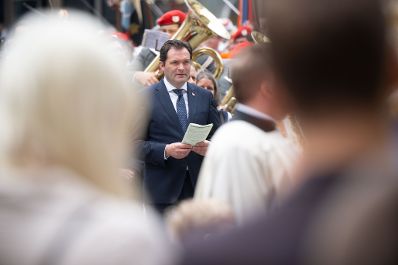 Am 8. Juni 2023 fand das Fronleichnamsfest im Stephansdom in Wien statt. Herr Bundesminister Norbert Totschnig besuchte die Messe und ging auch bei der Fronleichnamsprozession durch die Stadt mit.