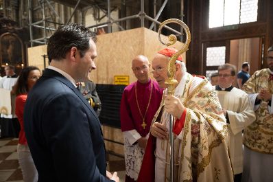 Am 8. Juni 2023 fand das Fronleichnamsfest im Stephansdom in Wien statt. Herr Bundesminister Norbert Totschnig besuchte die Messe und ging auch bei der Fronleichnamsprozession durch die Stadt mit.