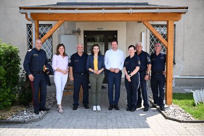 Herr Bundesminister Totschnig und Frau Bundesministerin Zadic besuchten die Justizanstalt in Hirtenberg.Hier wird ein landwirtschaftlicher Betrieb gef&uuml;hrt, welcher unter anderem durch die Insassen bewirtschaftet wird.