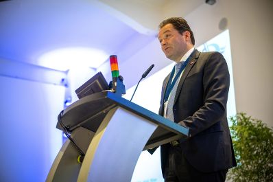 Bundesminister Norbert Totschnig hielt Begr&uuml;&szlig;ungsworte bei der Jahrestagung der Kleinwasserkraft &Ouml;sterreich.
