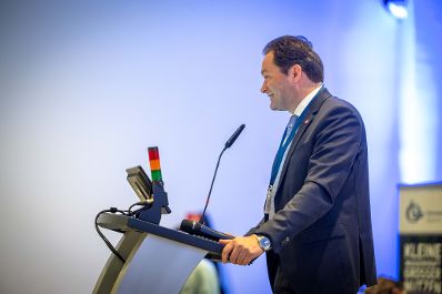 Bundesminister Norbert Totschnig hielt Begr&uuml;&szlig;ungsworte bei der Jahrestagung der Kleinwasserkraft &Ouml;sterreich.
