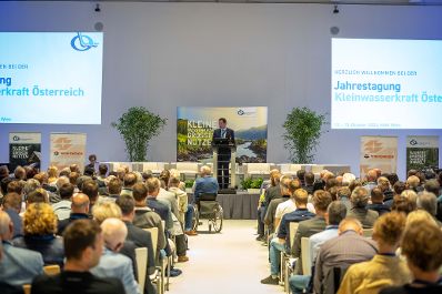Bundesminister Norbert Totschnig hielt Begr&uuml;&szlig;ungsworte bei der Jahrestagung der Kleinwasserkraft &Ouml;sterreich.