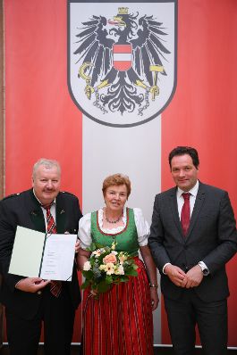 Am 5. Juni hat Bundesminister Norbert Totschnig im Marmorsaal des Regierungsgeb&auml;udes in Wien die Berufstitel &Ouml;konomierat/&Ouml;konomier&auml;tin verliehen.