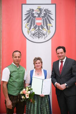 Am 5. Juni hat Bundesminister Norbert Totschnig im Marmorsaal des Regierungsgeb&auml;udes in Wien die Berufstitel &Ouml;konomierat/&Ouml;konomier&auml;tin verliehen.