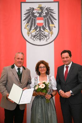 Am 5. Juni hat Bundesminister Norbert Totschnig im Marmorsaal des Regierungsgeb&auml;udes in Wien die Berufstitel &Ouml;konomierat/&Ouml;konomier&auml;tin verliehen.