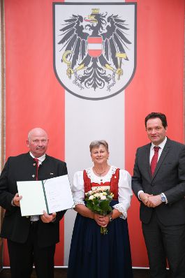 Am 5. Juni hat Bundesminister Norbert Totschnig im Marmorsaal des Regierungsgeb&auml;udes in Wien die Berufstitel &Ouml;konomierat/&Ouml;konomier&auml;tin verliehen.