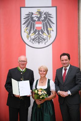 Am 5. Juni hat Bundesminister Norbert Totschnig im Marmorsaal des Regierungsgeb&auml;udes in Wien die Berufstitel &Ouml;konomierat/&Ouml;konomier&auml;tin verliehen.
