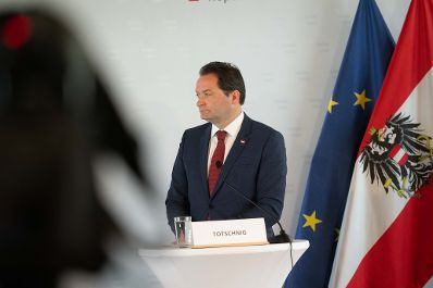 Das Umweltf&ouml;rderungsgesetz (UFG) ist 30 Jahre jung. Im Laufe der Geschichte wurde es zu dem zentralen F&ouml;rderungsinstrument zur Bek&auml;mpfung der Klimakrise und zum Schutz der Umwelt sowie unserer Gew&auml;sser in &Ouml;sterreich. Seit dem Jahr 1993 konnten durch das UFG 640.000 Klima-, Umweltschutz- und Wasserinfrastrukturprojekte gef&ouml;rdert werden.