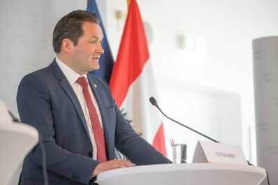 Das Umweltf&ouml;rderungsgesetz (UFG) ist 30 Jahre jung. Im Laufe der Geschichte wurde es zu dem zentralen F&ouml;rderungsinstrument zur Bek&auml;mpfung der Klimakrise und zum Schutz der Umwelt sowie unserer Gew&auml;sser in &Ouml;sterreich. Seit dem Jahr 1993 konnten durch das UFG 640.000 Klima-, Umweltschutz- und Wasserinfrastrukturprojekte gef&ouml;rdert werden.