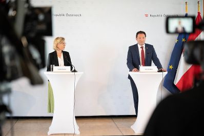 Das Umweltf&ouml;rderungsgesetz (UFG) ist 30 Jahre jung. Im Laufe der Geschichte wurde es zu dem zentralen F&ouml;rderungsinstrument zur Bek&auml;mpfung der Klimakrise und zum Schutz der Umwelt sowie unserer Gew&auml;sser in &Ouml;sterreich. Seit dem Jahr 1993 konnten durch das UFG 640.000 Klima-, Umweltschutz- und Wasserinfrastrukturprojekte gef&ouml;rdert werden.