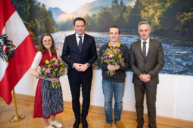 zum nahekommenden Valentinstag besuchte das Blumenb&uuml;ro das Ministerium und brachte sch&ouml;ne Gr&uuml;&szlig;e in Form von Blumen mit.