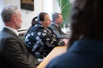zum nahekommenden Valentinstag besuchte das Blumenb&uuml;ro das Ministerium und brachte sch&ouml;ne Gr&uuml;&szlig;e in Form von Blumen mit.