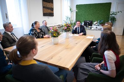 zum nahekommenden Valentinstag besuchte das Blumenb&uuml;ro das Ministerium und brachte sch&ouml;ne Gr&uuml;&szlig;e in Form von Blumen mit.