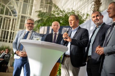 Landwirtschaftsminister Norbert Totschnig lud zum Auftakt f&uuml;r den Strategieprozess &bdquo;VISION 2028+&ldquo;. Damit soll f&uuml;r die Landwirtschaft und den l&auml;ndlichen Raum ein klares Zielbild erarbeitet werden.